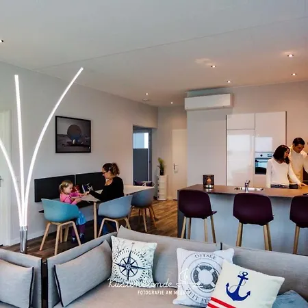 Botel Hausboot Boddenperle