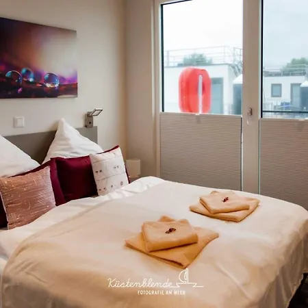 Botel Hausboot Boddenperle *