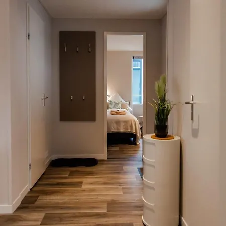 Botel Hausboot Boddenperle